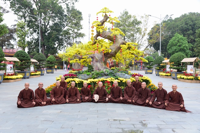 Welcome the Spring beside the Master