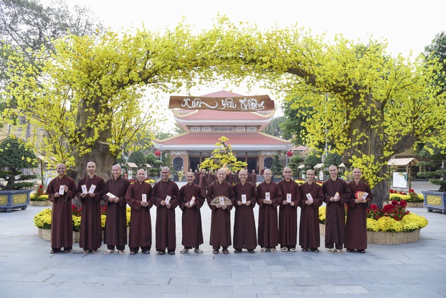 Welcome the Spring beside the Master