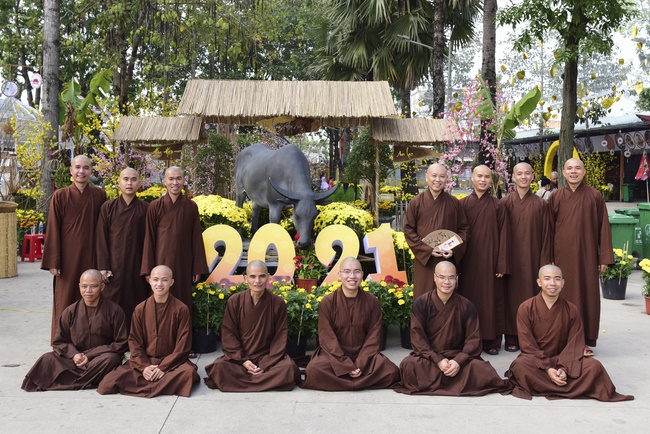 Welcome the Spring beside the Master