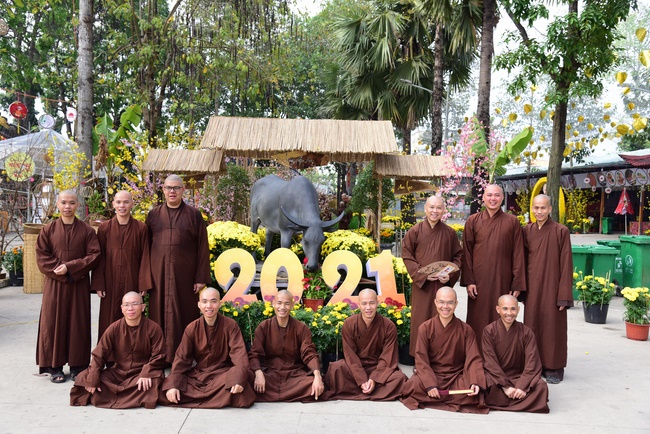 Welcome the Spring beside the Master