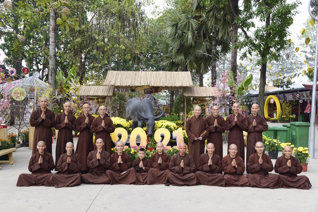 Welcome the Spring beside the Master