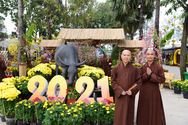 Welcome the Spring beside the Master