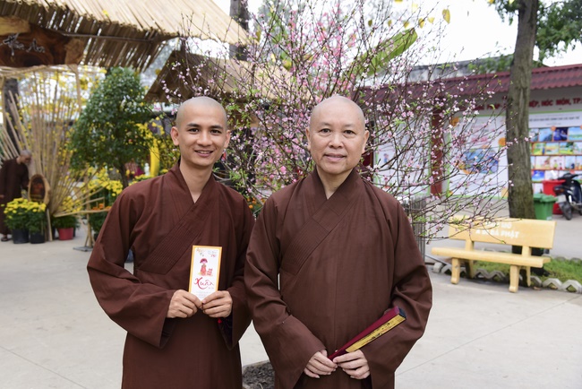 Welcome the Spring beside the Master