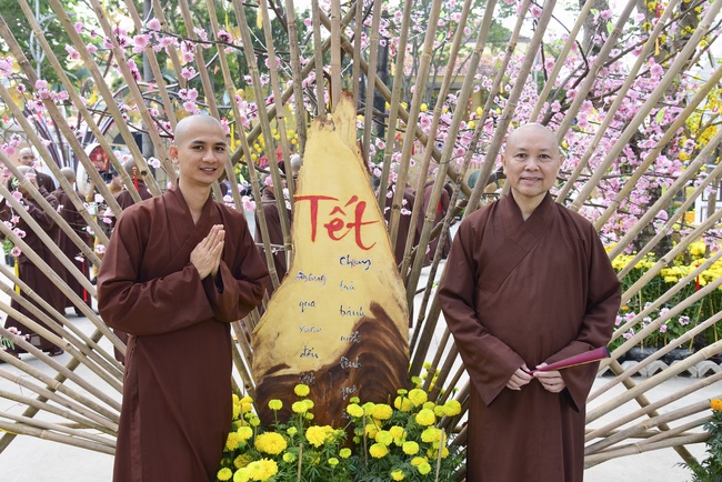 Welcome the Spring beside the Master