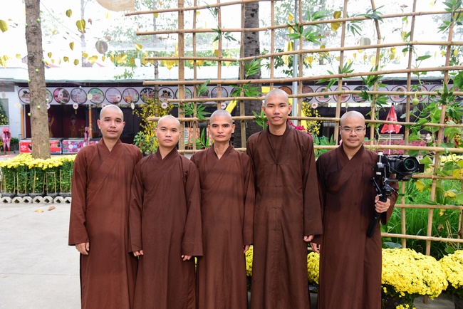 Welcome the Spring beside the Master