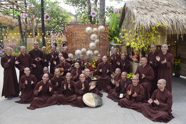 Welcome the Spring beside the Master