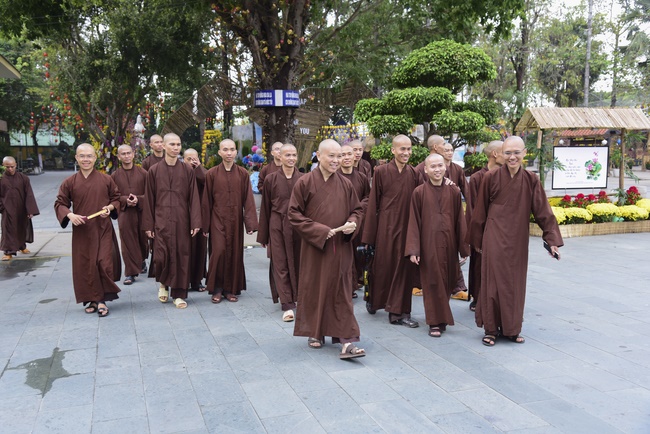 Welcome the Spring beside the Master