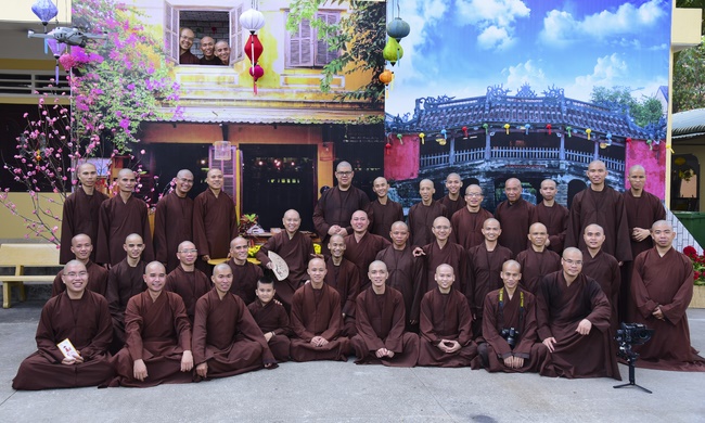 Welcome the Spring beside the Master