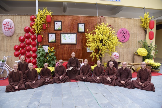 Welcome the Spring beside the Master