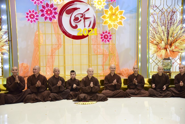 Welcome the Spring beside the Master