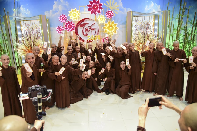 Welcome the Spring beside the Master