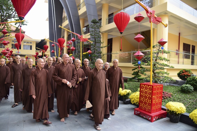 Welcome the Spring beside the Master