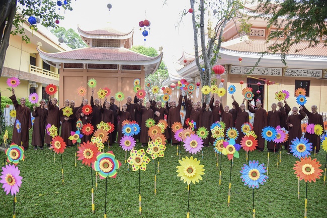 Welcome the Spring beside the Master