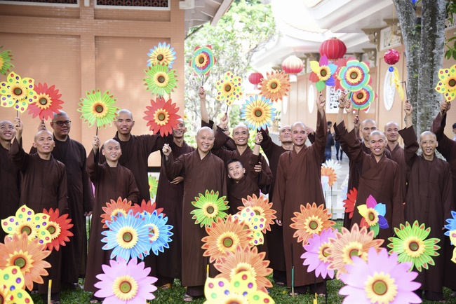 Welcome the Spring beside the Master