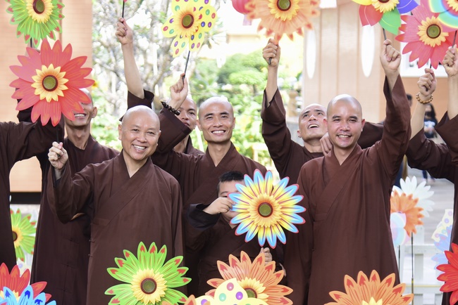 Welcome the Spring beside the Master