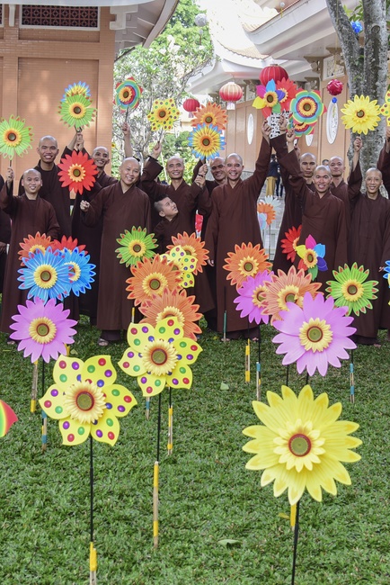 Welcome the Spring beside the Master