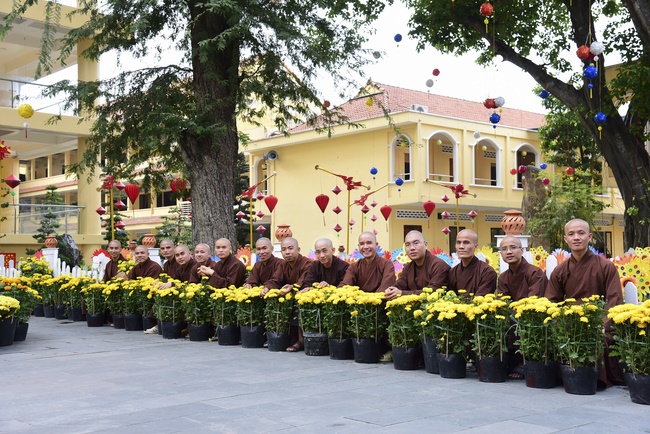 Welcome the Spring beside the Master