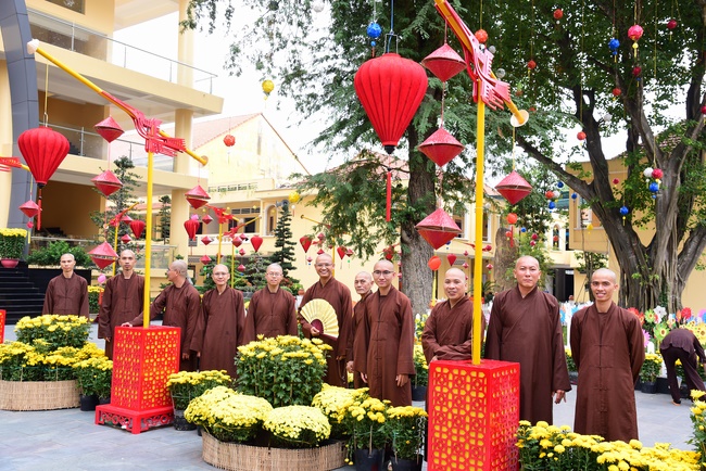 Welcome the Spring beside the Master