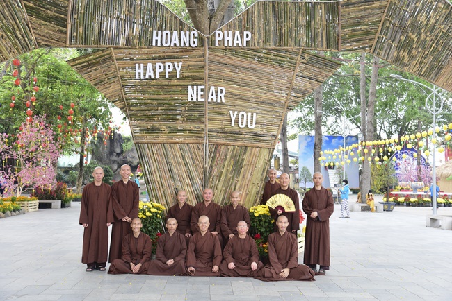 Welcome the Spring beside the Master