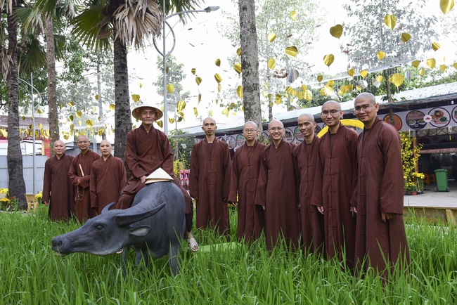 Welcome the Spring beside the Master