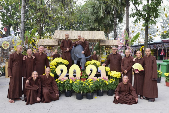 Welcome the Spring beside the Master