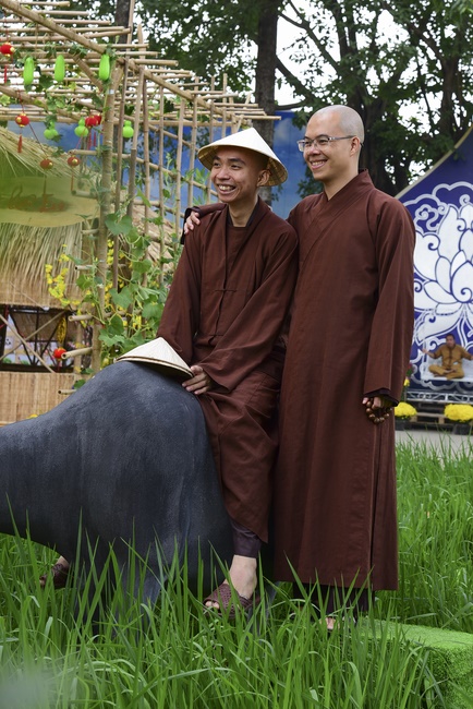 Welcome the Spring beside the Master