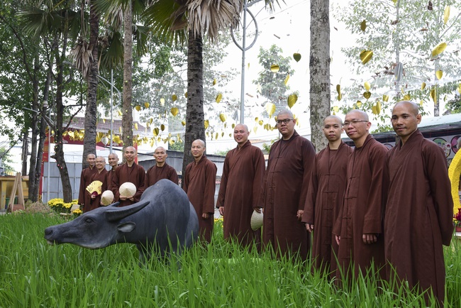 Welcome the Spring beside the Master