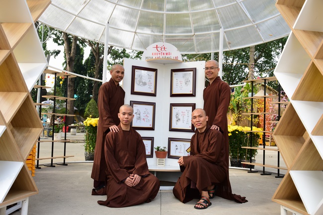 Welcome the Spring beside the Master