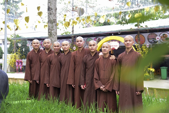 Welcome the Spring beside the Master