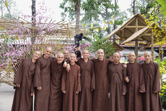 Welcome the Spring beside the Master