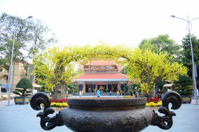 Welcome the Spring beside the Master