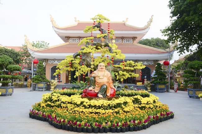 Welcome the Spring beside the Master