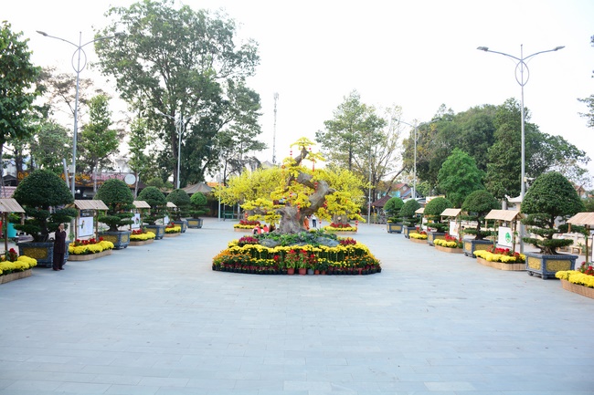 Welcome the Spring beside the Master