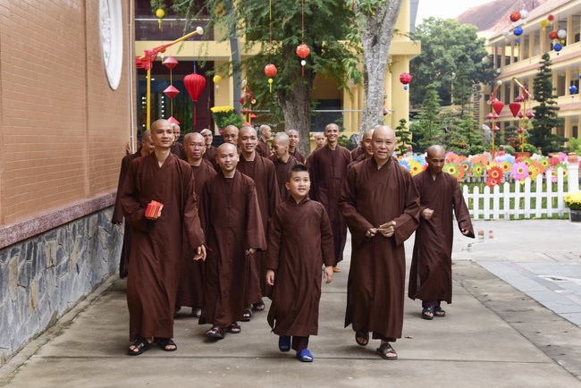 Welcome the Spring beside the Master