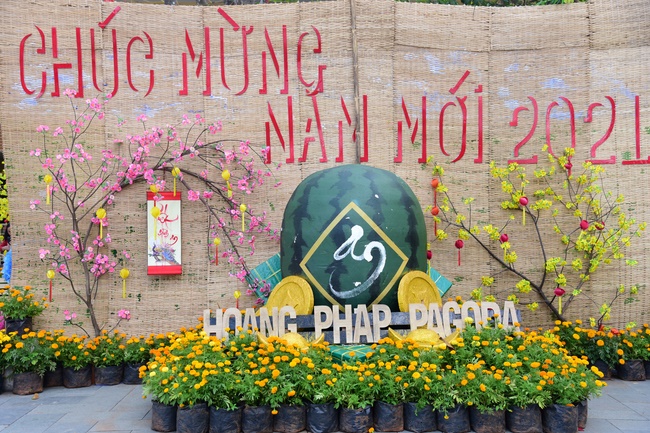 Welcome the Spring beside the Master