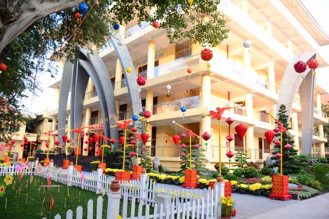 Welcome the Spring beside the Master