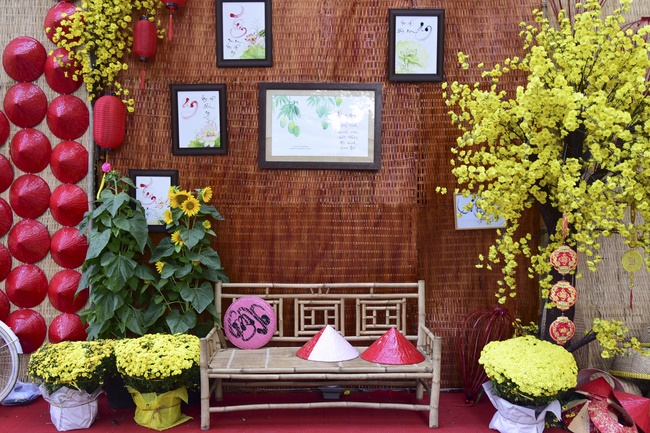 Welcome the Spring beside the Master