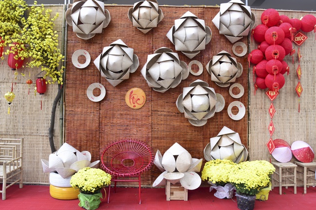 Welcome the Spring beside the Master