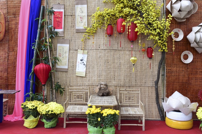 Welcome the Spring beside the Master