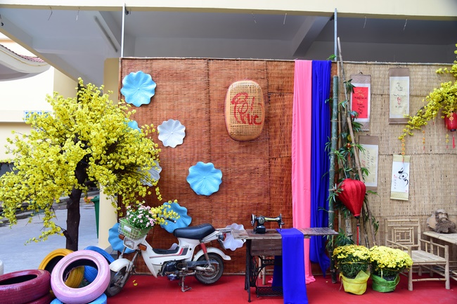 Welcome the Spring beside the Master