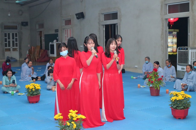 The 3rd gratitude ceremony to the disciples at Dong Cao pagoda.