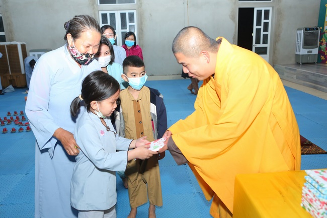 The 3rd gratitude ceremony to the disciples at Dong Cao pagoda.