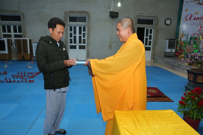The 3rd gratitude ceremony to the disciples at Dong Cao pagoda.