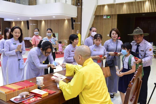 Series of photos on the first day of Lunar New Year