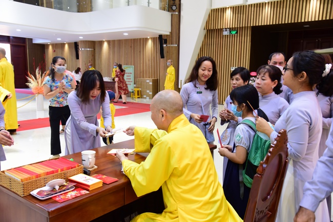 Series of photos on the first day of Lunar New Year