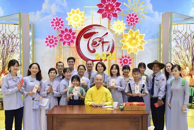 Series of photos on the first day of Lunar New Year