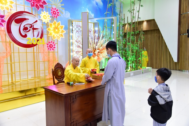 Series of photos on the first day of Lunar New Year