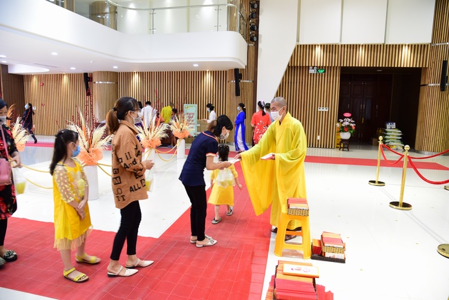 Series of photos on the first day of Lunar New Year