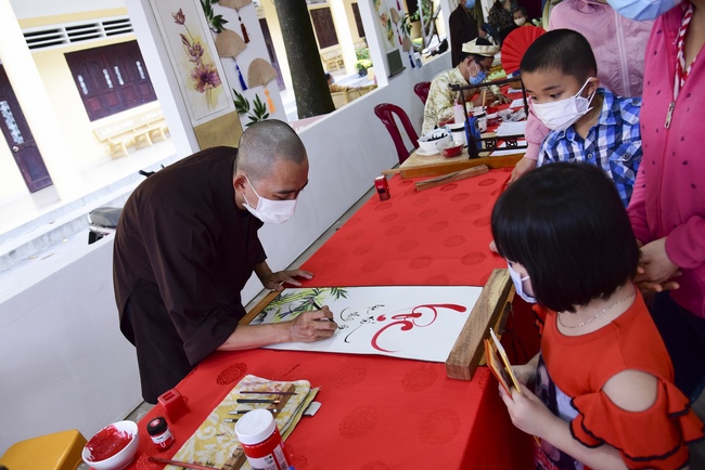 Series of photos on the first day of Lunar New Year