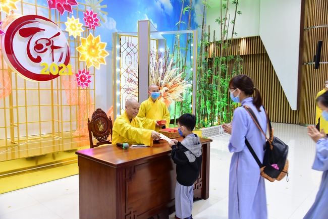 Series of photos on the first day of Lunar New Year